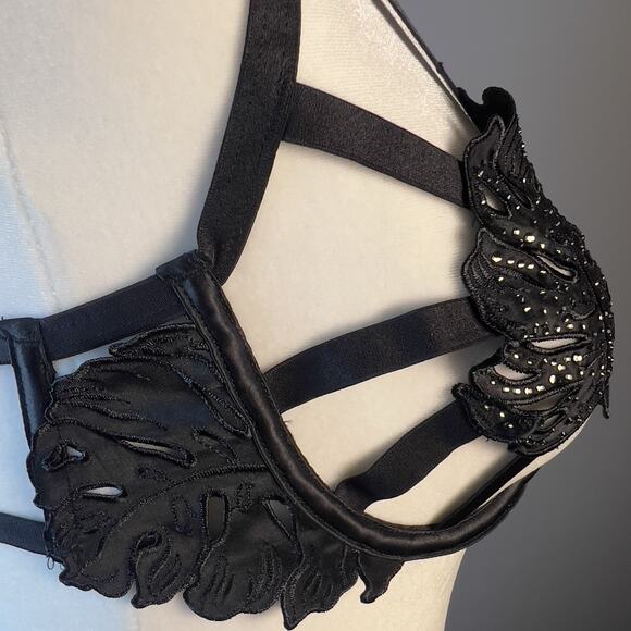 Victoria's Secret Very Sexy Demi Bra Black Satin Leaf Embroidered 36C NWT - Picture 4 of 6